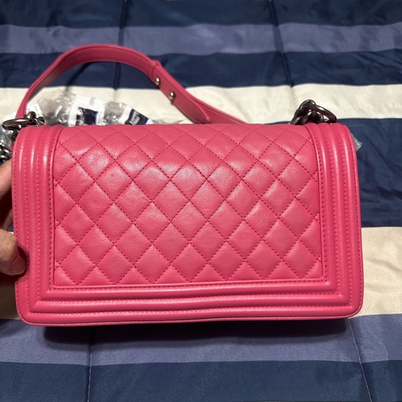 Chanel Le boy bag in nice pink color and gun metal hardware. - Picture 6 of 15